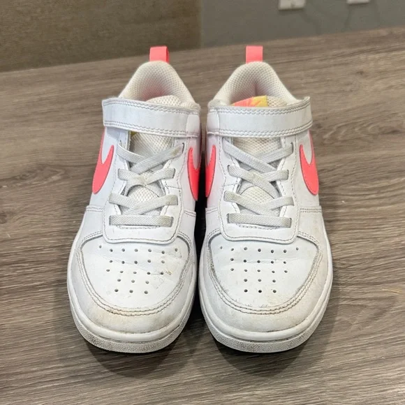 Nike Kids' Sneakers in White and Pink - Picture 2 of 6